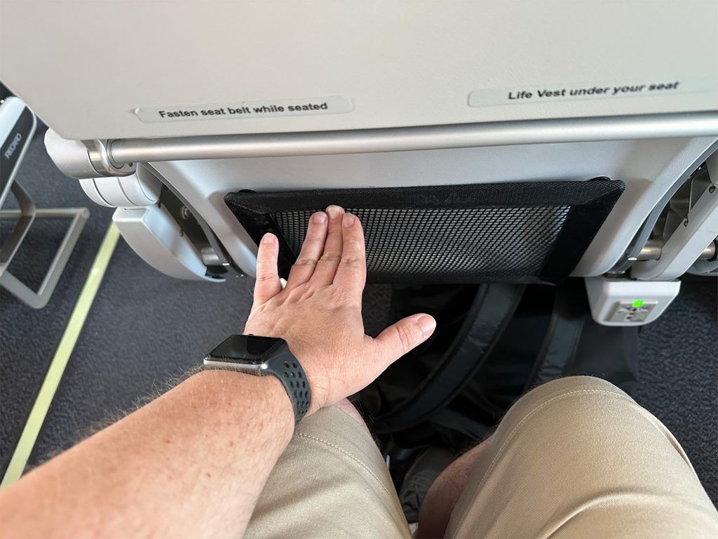 Legroom measurement for a 165cm passenger (5'4"). Putting my palm on my knee I can't quite reach the seat in front.