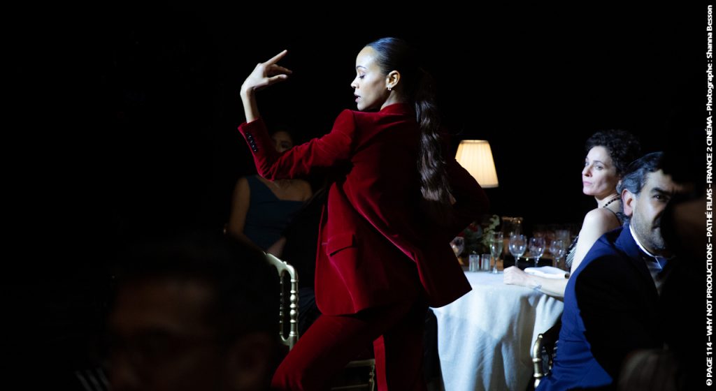 Rita (Zoe Saldaña) in the "El Mal" musical sequence from "Emilia Perez". © PAGE 114 – WHY NOT PRODUCTIONS – PATHÉ FILMS - FRANCE 2 CINÉMA - Photograph: Shanna Besson